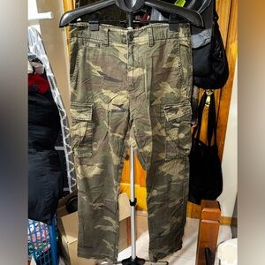 Hollister I Men's I Camouflage I Cargo Pants I Olive Camo